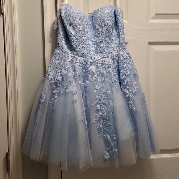 Beautiful short Prom dress. - Picture 4 of 5